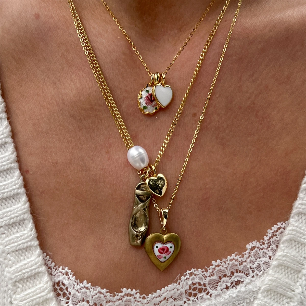Retro-Halskette mit ovalen, herzförmigen Anhängern, bunter Schmuck im Bohème-Stil für Damen, vergoldet. – Detail 4