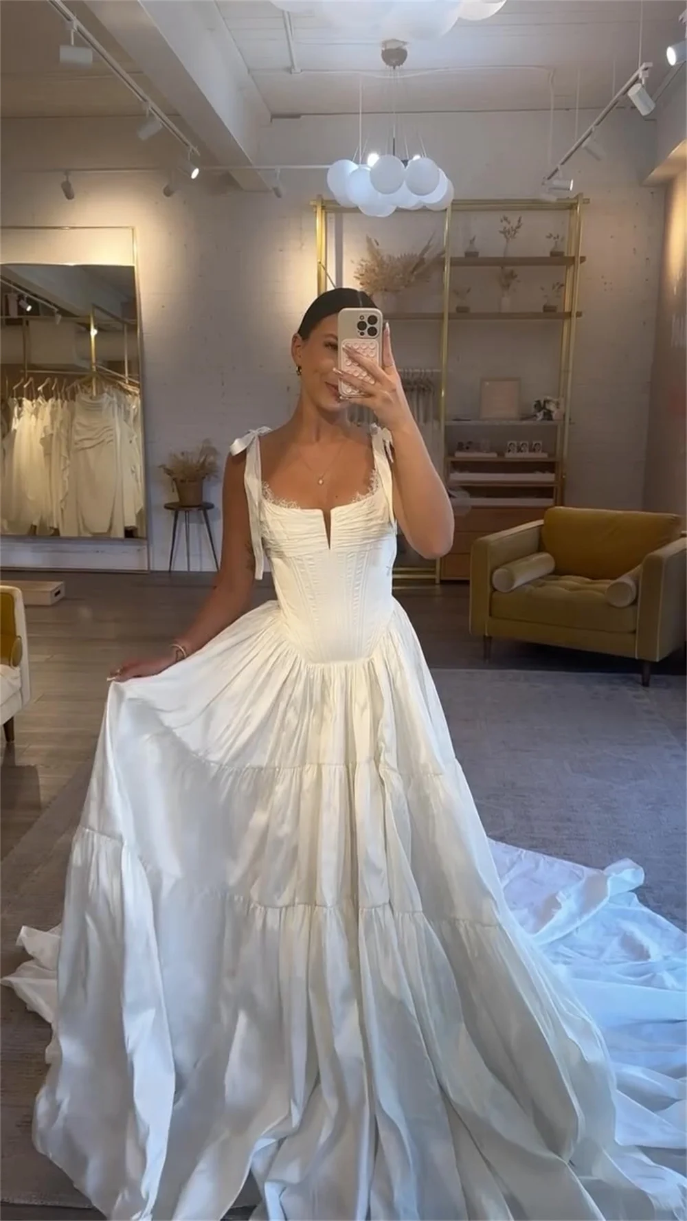 Kyoto personalizzato bianco collo quadrato cinturino per spaghetti abito da sposa a-line cattedrale treno abiti da sposa pieghe abiti da sera