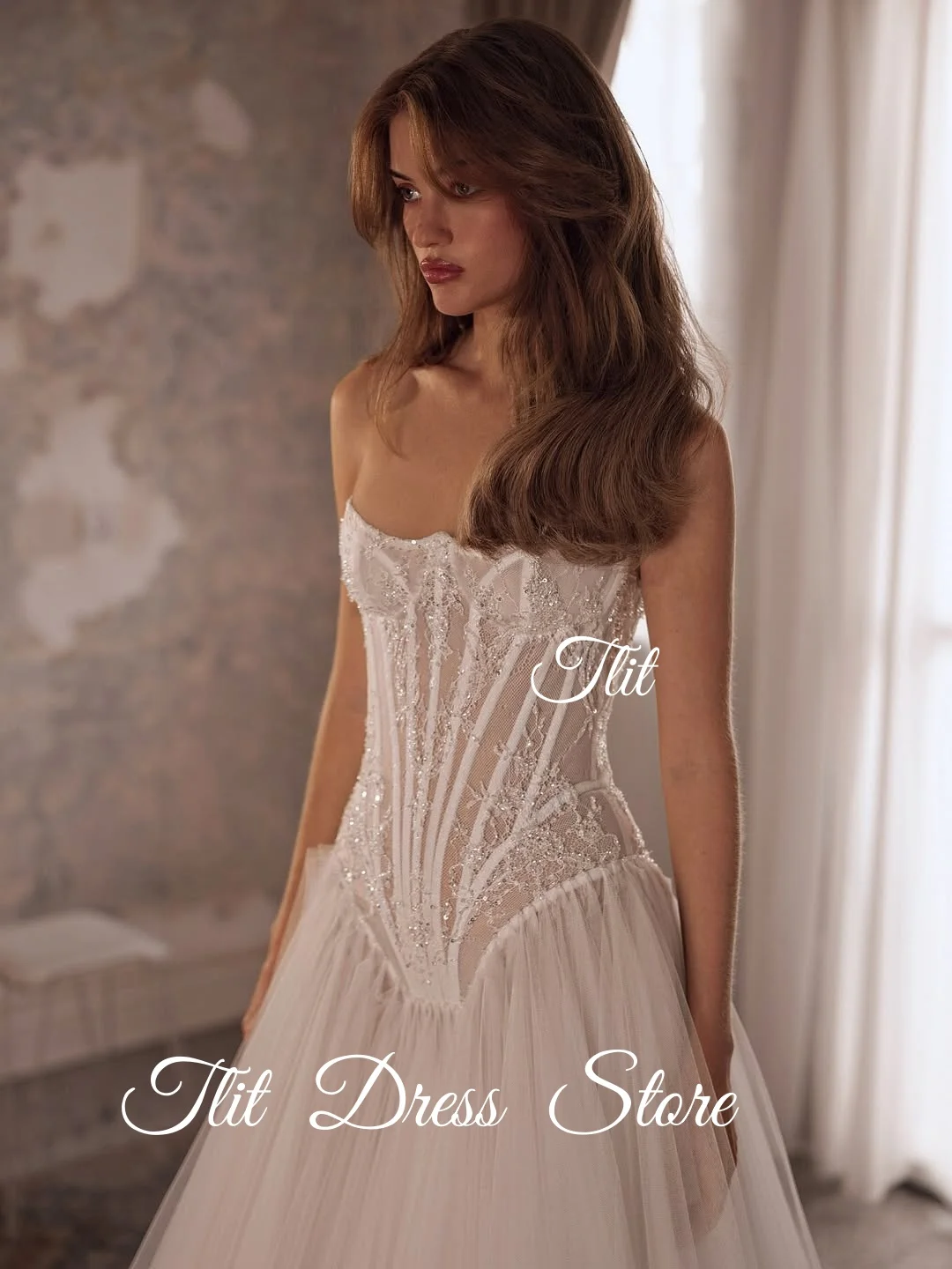 TLIT Abiti da sposa eleganti a trapezio in tulle di pizzo avorio Abiti da sposa con strascico in tulle personalizzati senza spalline