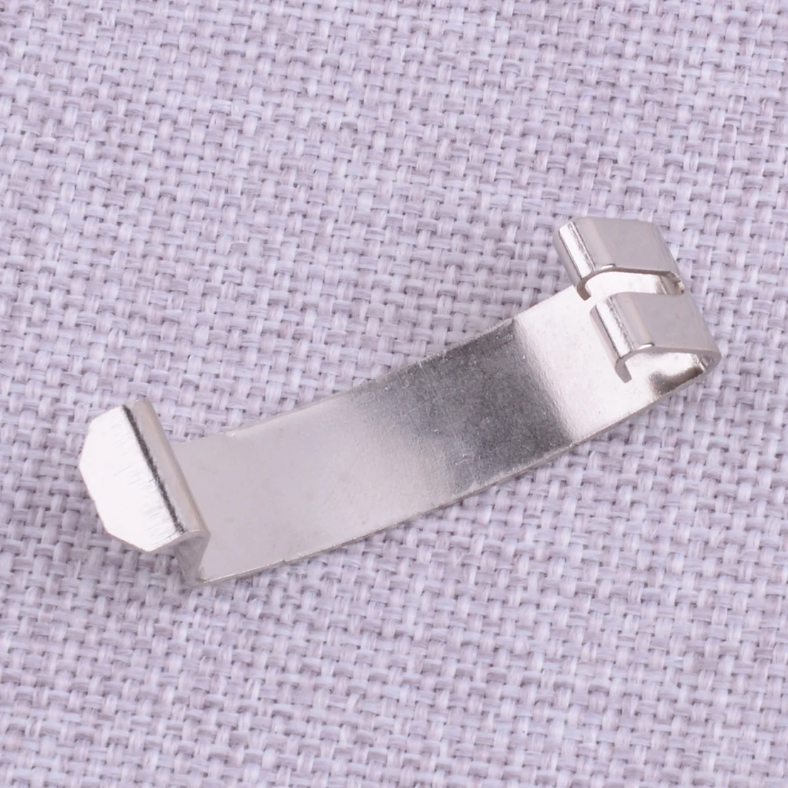 

Engine Air Filter Cleaner Housing Box Spring Clip Intake Cleaner Cover Clamp Fit for BMW E34 E38 E46 E53 E60 E65 E83 13711716113