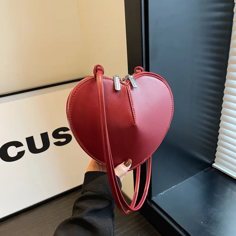 

Fashion Texture Niche Design Bag Popular Hundred Crossbody Mini Heart Bag Underarm Bag Small Peach Heart Cute Women's Bag