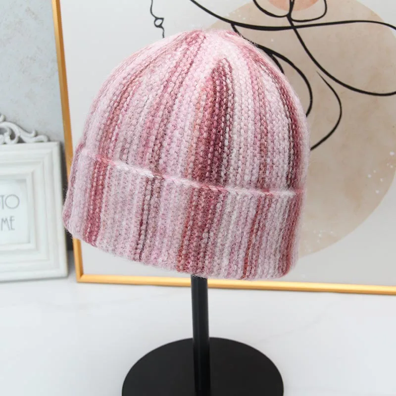 Neue Damen Herbst- und Winter-Strickmütze mit Farbverlauf und Batikmuster, Modische Outdoor-Wärmemütze mit Ohrenschutz, Gestreifte Skull-Beanie-Kappe – Detail 5