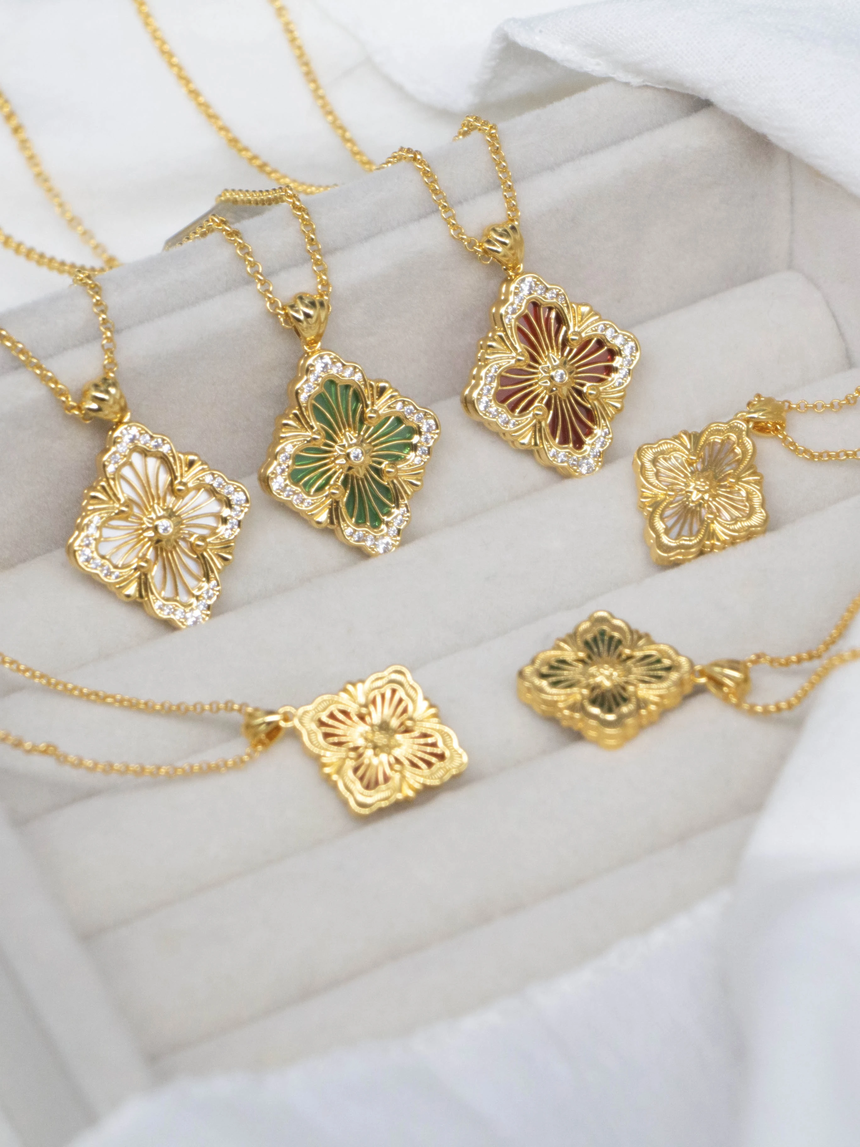 elegant-handmade-18k-gold-necklace-with-diamond-carving-women's-jewelry-luxury-gold-chain-fashionable-online-exclusive