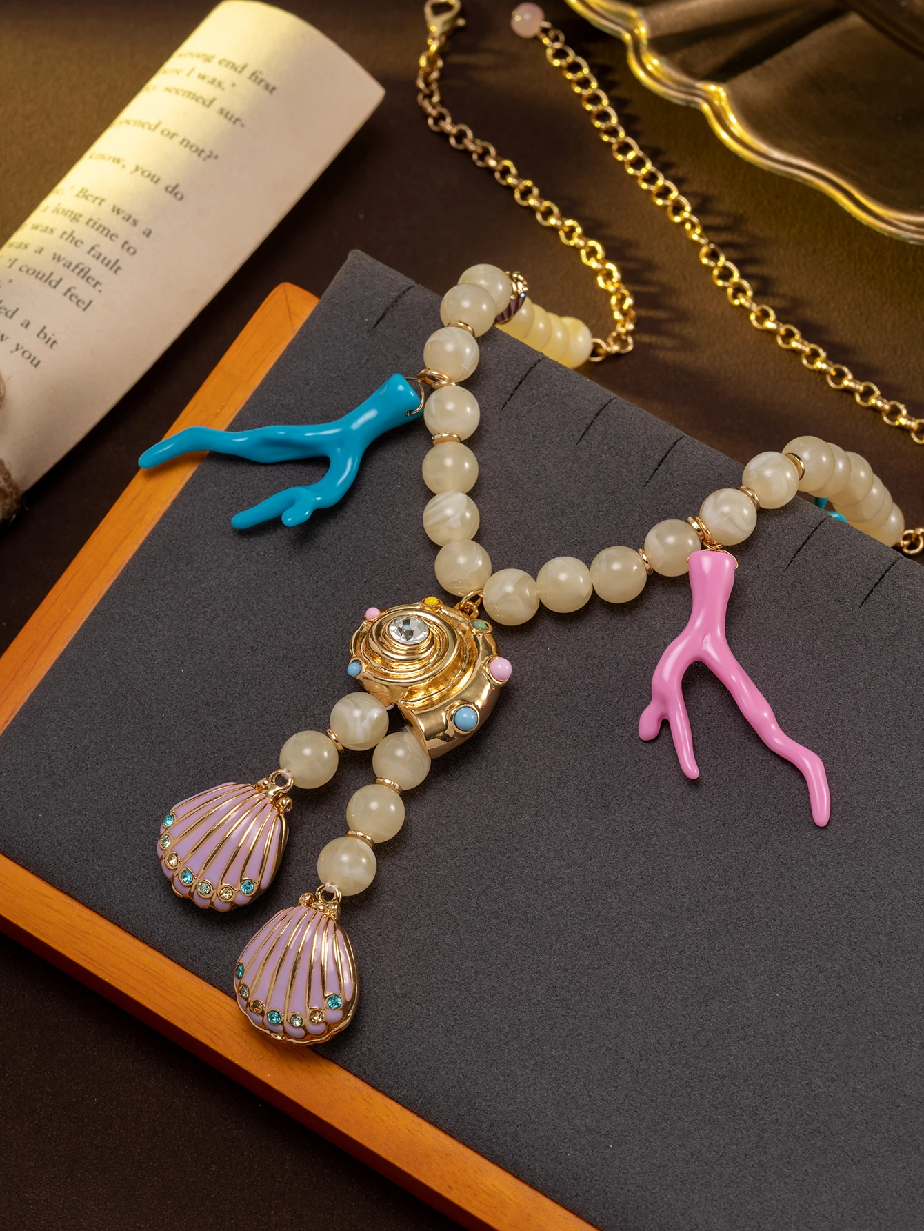 A Vintage Marine-Themed Pink and Blue Coral Holiday Pendant Necklace, Heavy-Duty Accessory for Parties and Daily Wear, Suitable for Gifting