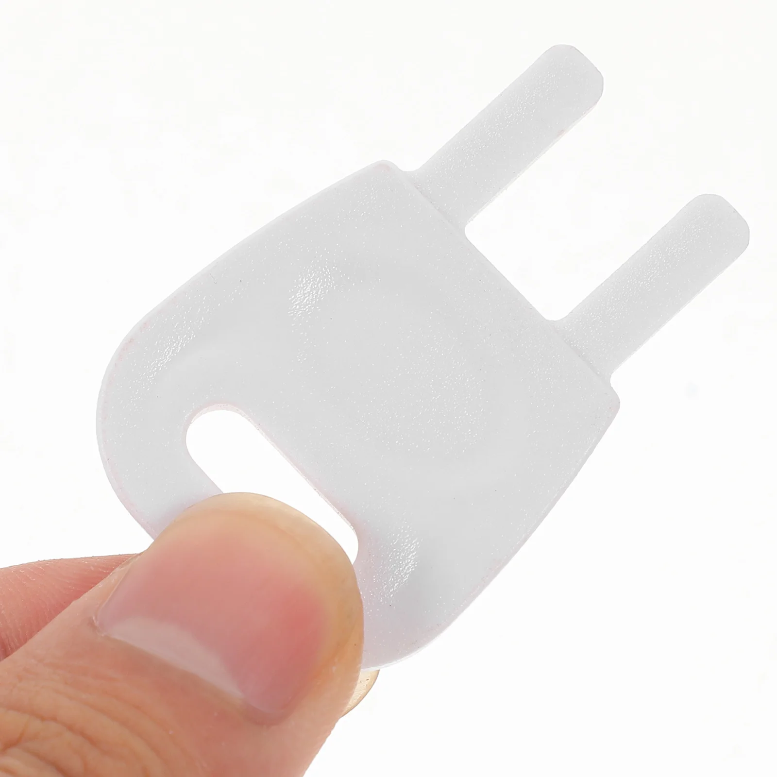 

2pcs Plastic Toilet Paper Dispenser Key Replacement for Commercial Roll Dispensers Durable Easy Open Jam Removal Tool Triangle