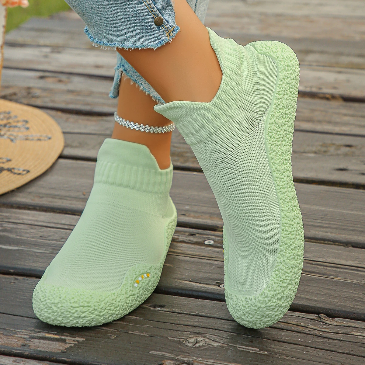 2026 New Plus Size Unisex Soft Foldable Sports Shoes Spring and Autumn Solid Color Knitted One-pedal Indoor Fitness Shoes