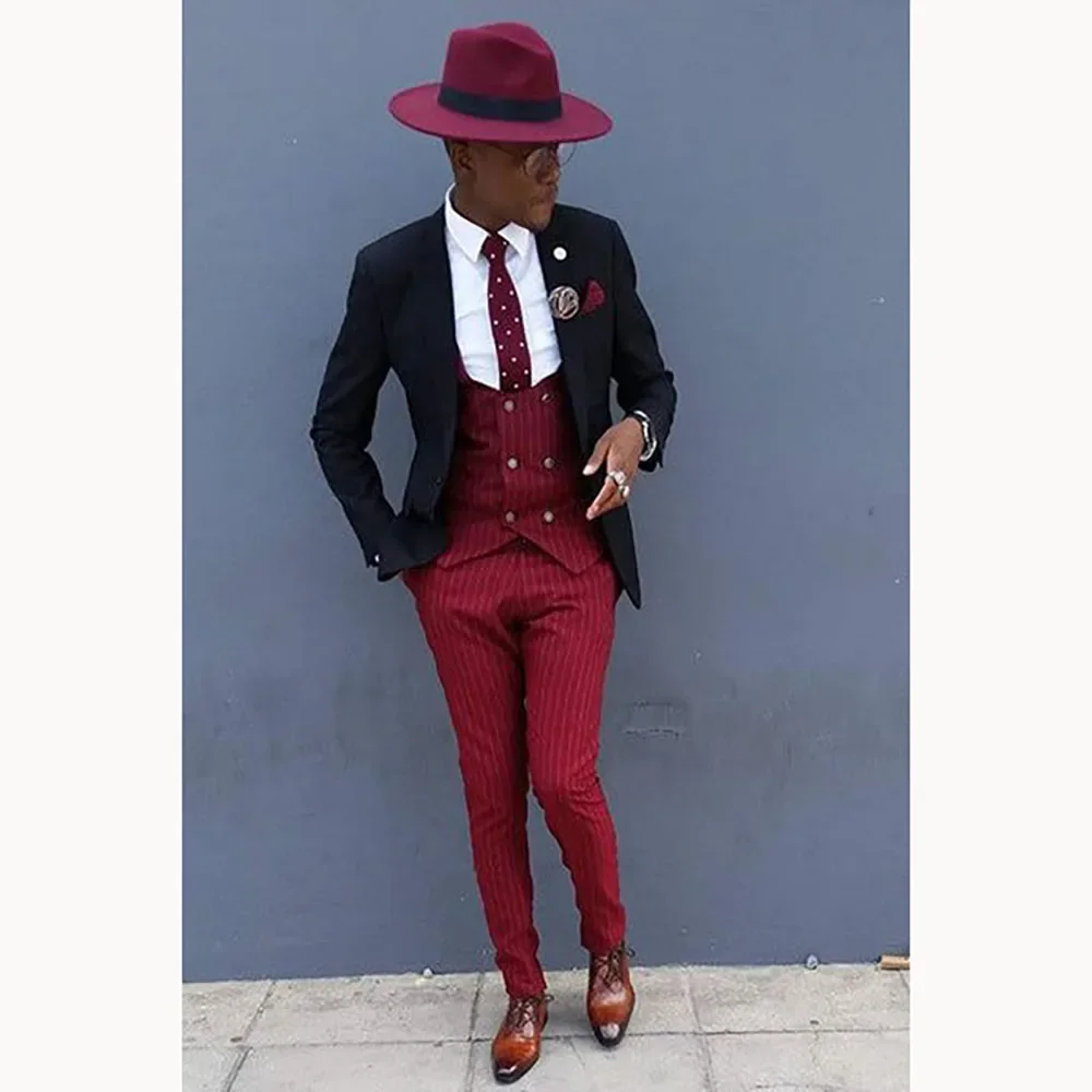 

3 Pieces Burgundy Striped Design Men Suits Peaked Lapel Formal Business Man Black Blazer Groom Tuxedos Classic Fit Male Outfit