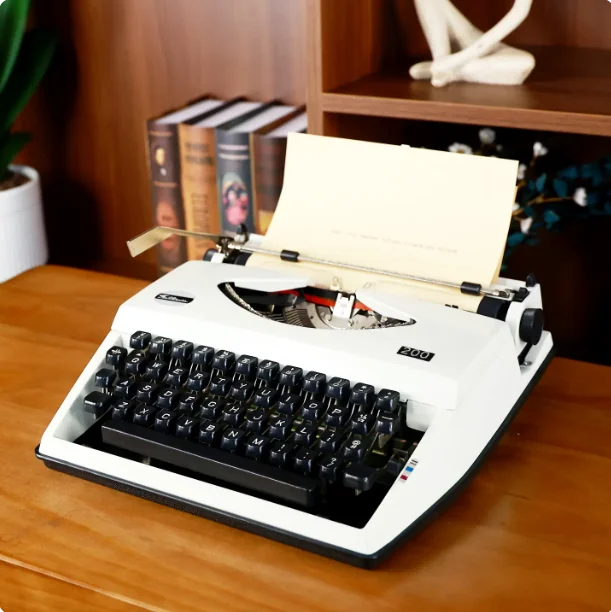 Vintage typewriter English machinery, normal use, retro literary collection gifts 98% new