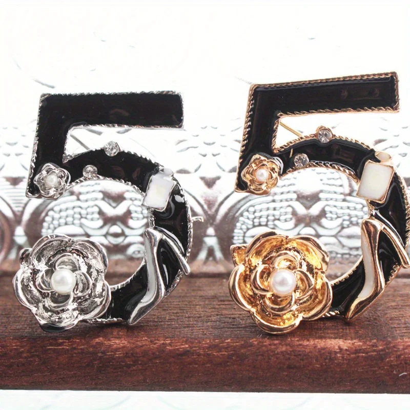 Retro Small Fragrance Black Number 5 Brooch Personality Niche Delicate Corsage