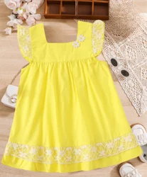 Girls comfortable western style small flying sleeve mesh hollow embroidery small Daisy square collar slim yellow dress summer