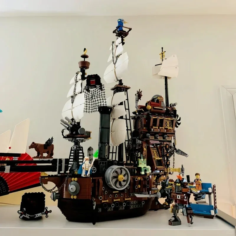 

2741PCS Creative Series Ornament Large Pirate Ship Sea Cow Adult Educational Building Blocks Toy Birthday Gift 70810