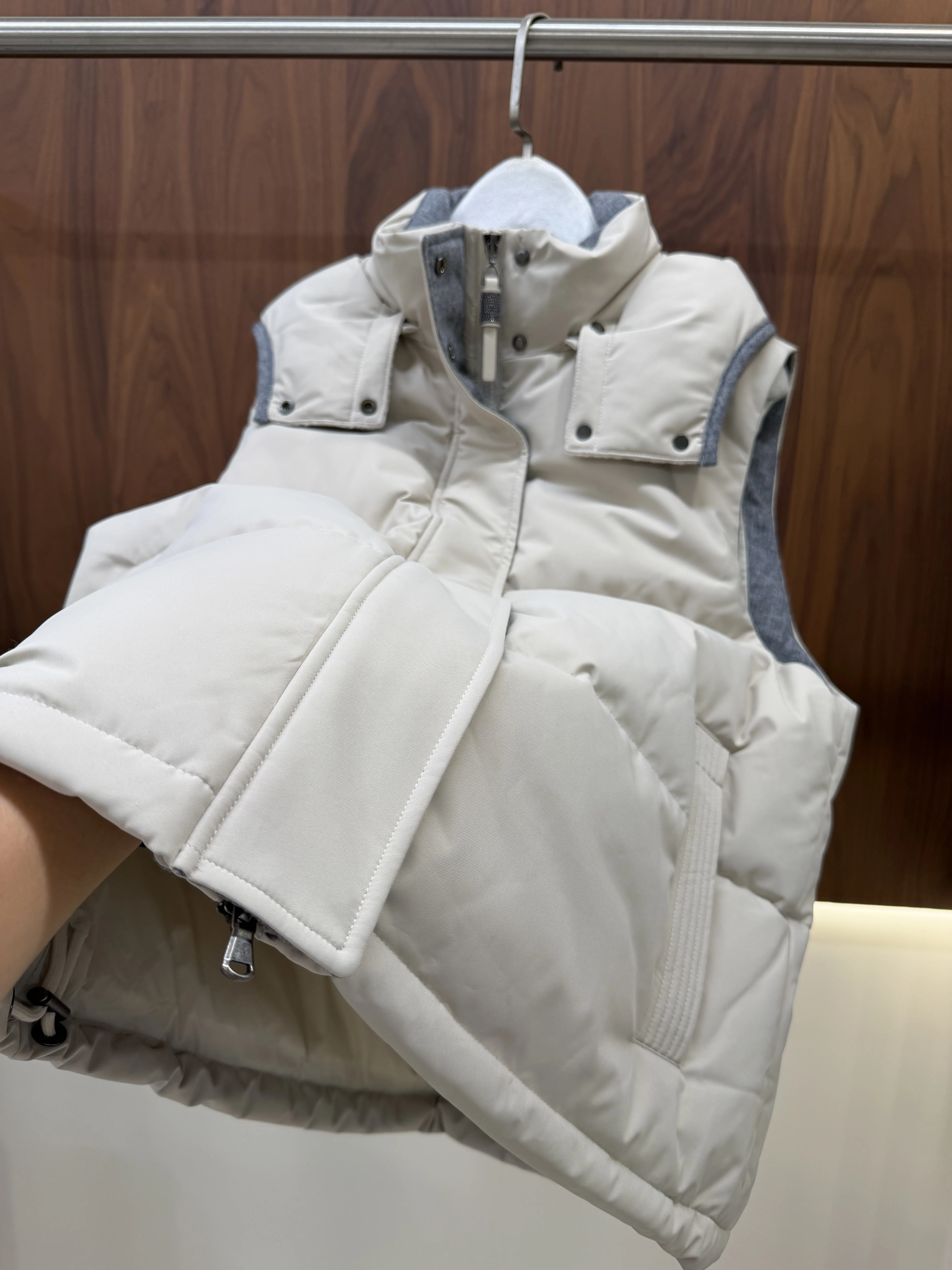 2026 Fall/Winter Women's Hooded Zip-Front Down Vest
