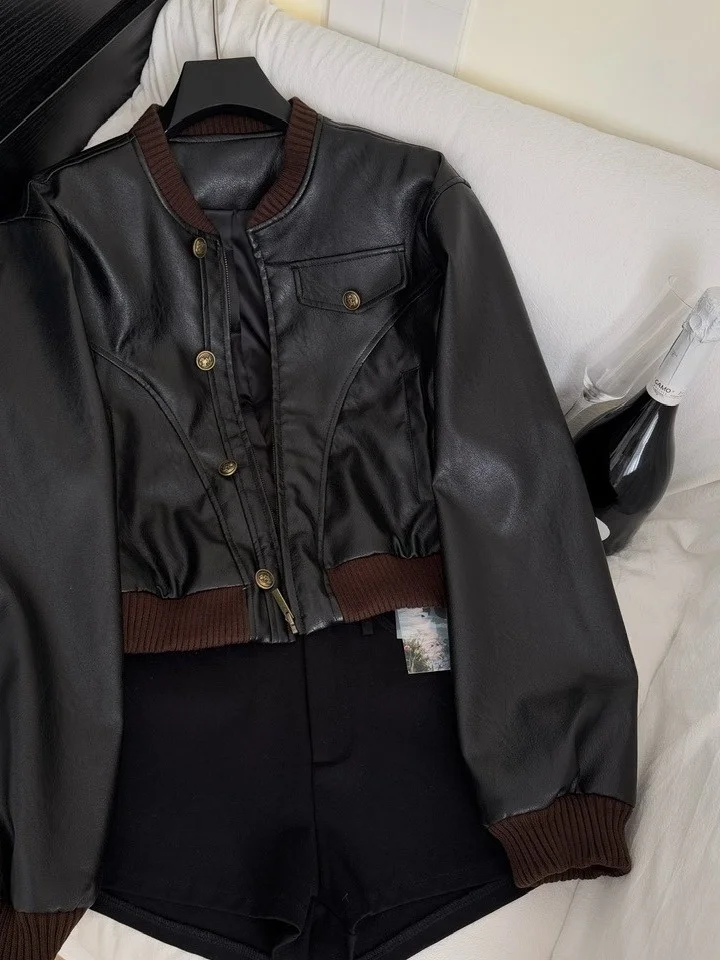Amerykańska kurtka skórzana w stylu retro baseball z kołnierzykiem, damska, luźna, wyszczuplająca, jesień 2025, odzież wierzchnia, efekt wysokiej talii.