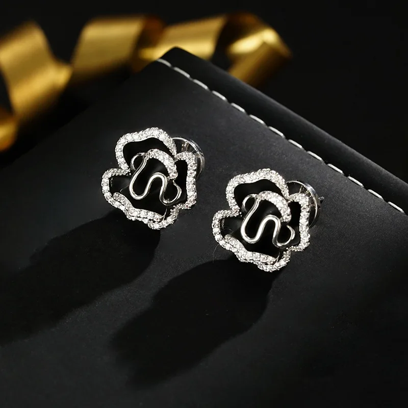 Internet explosion Fashion camellia Classic temperament Atmospheric exquisite high-grade black with diamond stud earrings