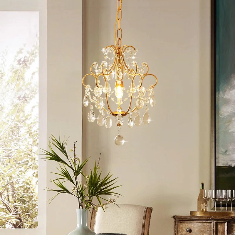 Plafonnier en cristal doré au design classique, luminaire décoratif d'intérieur, idéal pour une salle à manger ou une cuisine