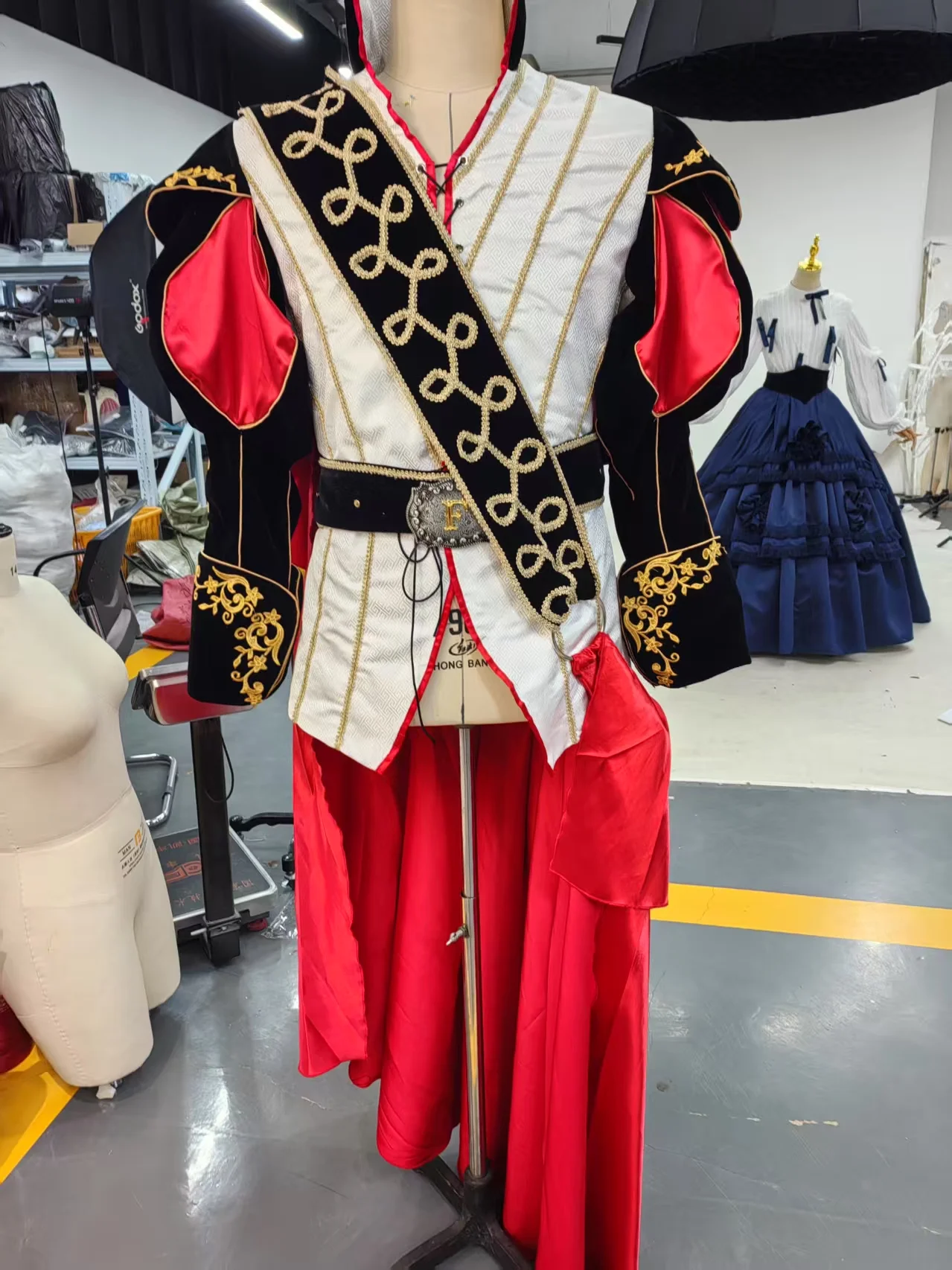 빅토리아 시대의 우아한 고딕 왕자 노블 필립 코스프레 남자 볼 슈트 중세 리젠시 의상