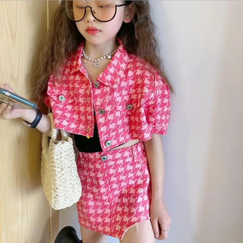 

Лидер продаж, детские джинсовые розовые комплекты, новинка 2023 года, летние модные топы + юбки, костюмы из 2 предметов, детская одежда для детей от 4 до 12 лет