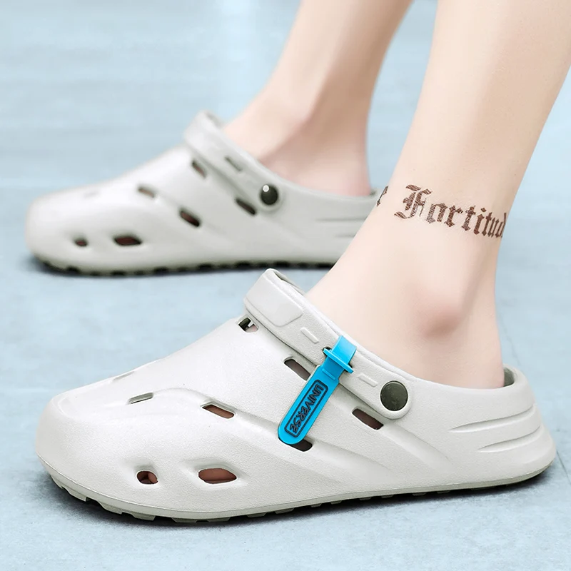 New Arrival Men's Clogs Sandals Summer Shoes Men Slippers Breathable Non-slip Male Garden Shoes Casual Beach Sandals Zapatos