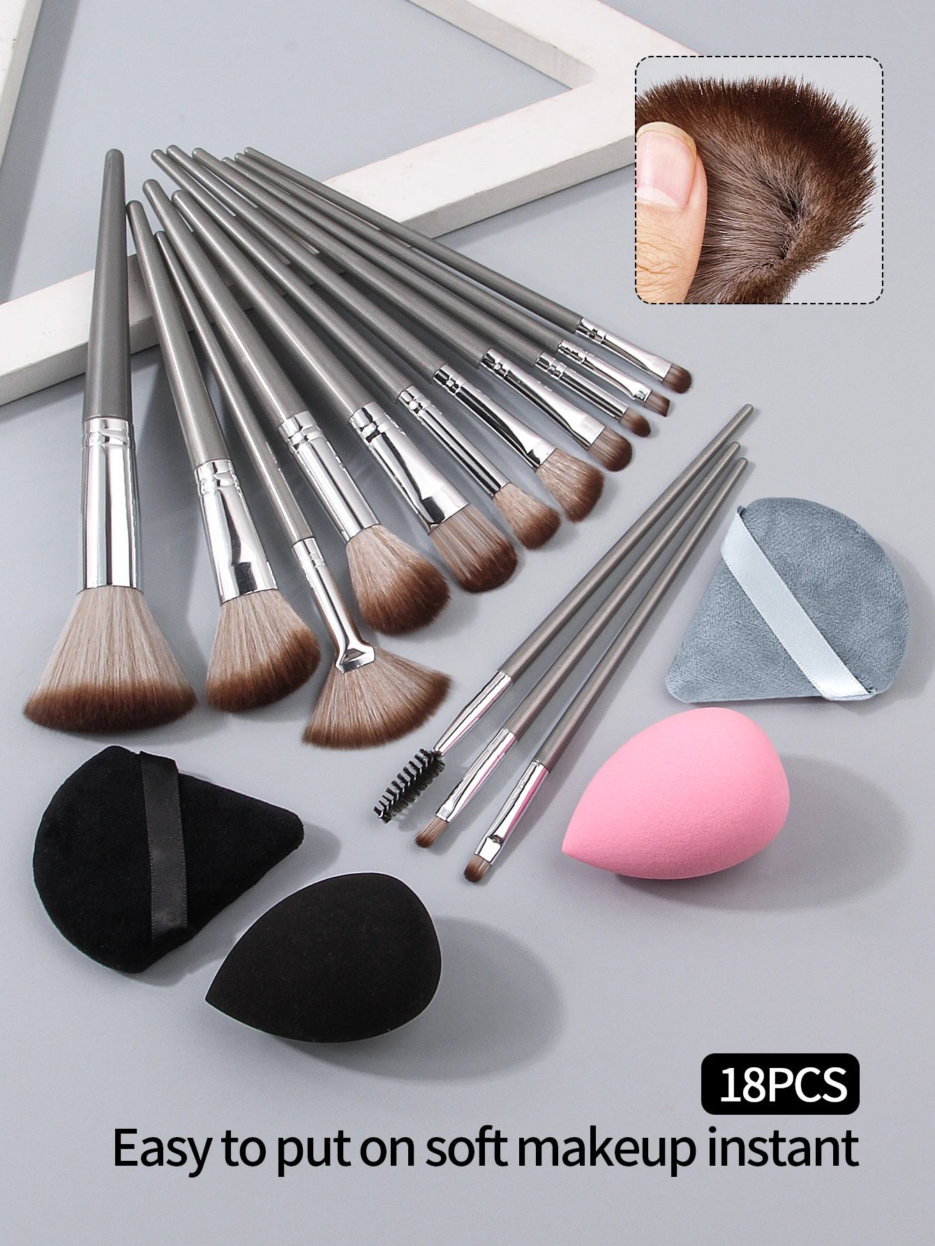 Set di pennelli per trucco professionale da 18 pezzi: comprese 14 pennelli per trucco, 2 spugne di bellezza e 2 sbuffi di cipria triangolari, kit di strumenti per trucco di dimensioni complete