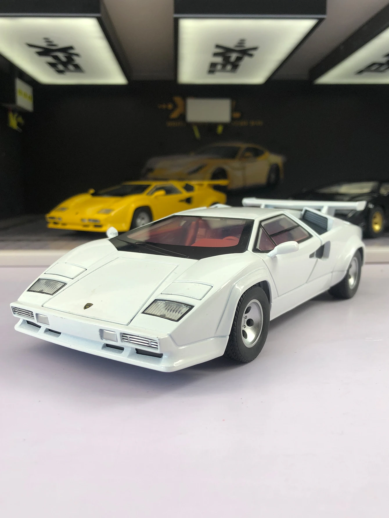 1: 24 symulacja, model retro samochodu sportowego ze stopu cynku, statyczna ozdoba, metalowy kolekcjonerski samochód na prezent