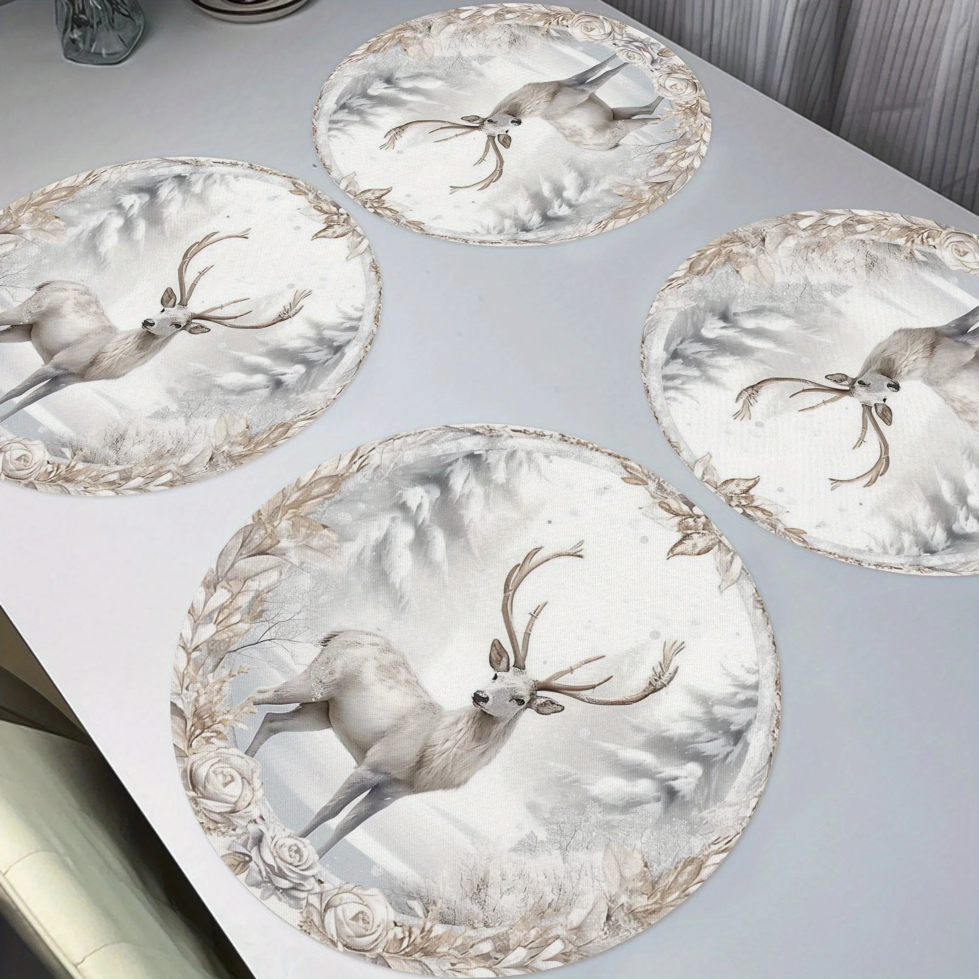 2/4/6/8Pcs Christmas Reindeer Round Placemats, Polyester Material, Winter Round Table Mats, Home Decoration, Non-Slip and Washable, Suitable for Daily and Holiday Kitchen Banquets and Party Table Decorations