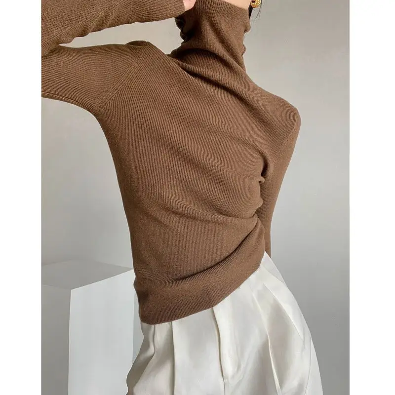 

Вязаная базовая рубашка с высоким воротом для женщин. Облегающая базовая рубашка с ворсовым воротником для женщин.