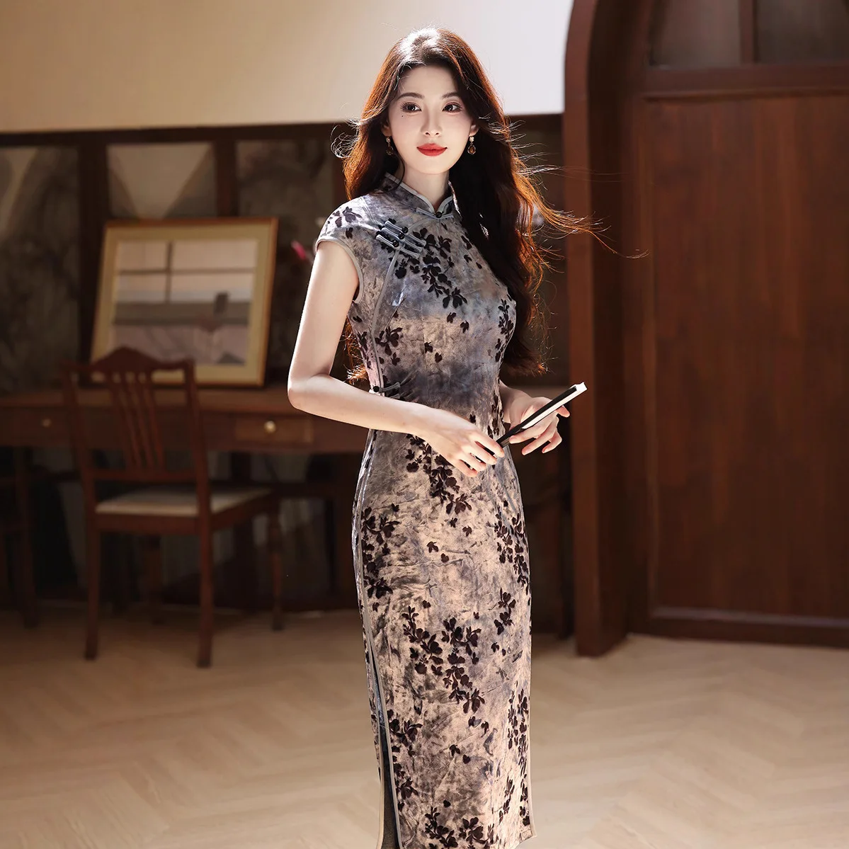 

Осень/зима 2025 года, китайский стиль, улучшенный темперамент, золотой бархат, молодой Cheongsam, повседневный новый китайский ретро-ципао