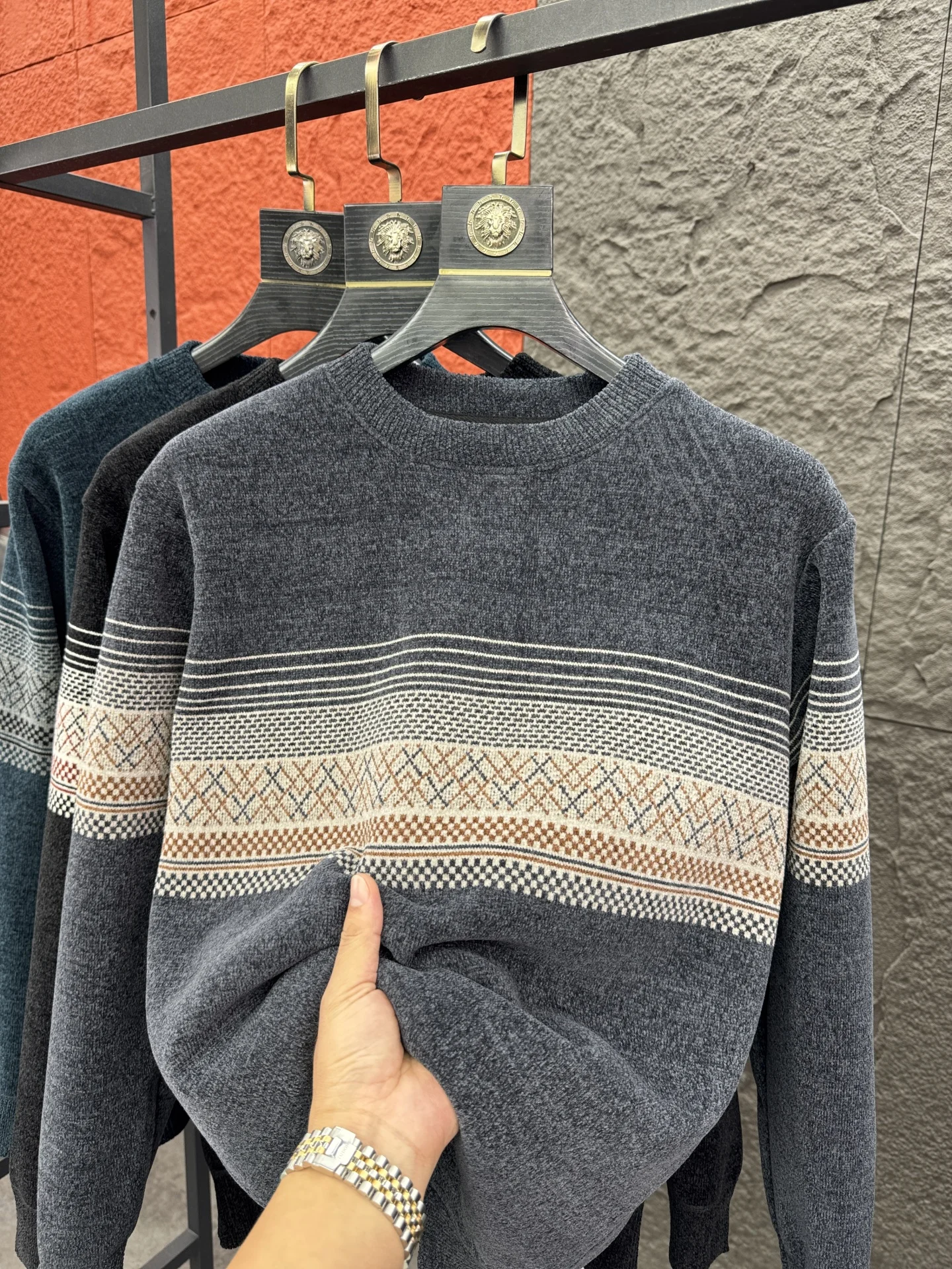 

Мужской вязаный свитер на подкладке Fce Thiened, удобный повседневный зимний модный круглый свитер с вышивкой, удерживающий тепло