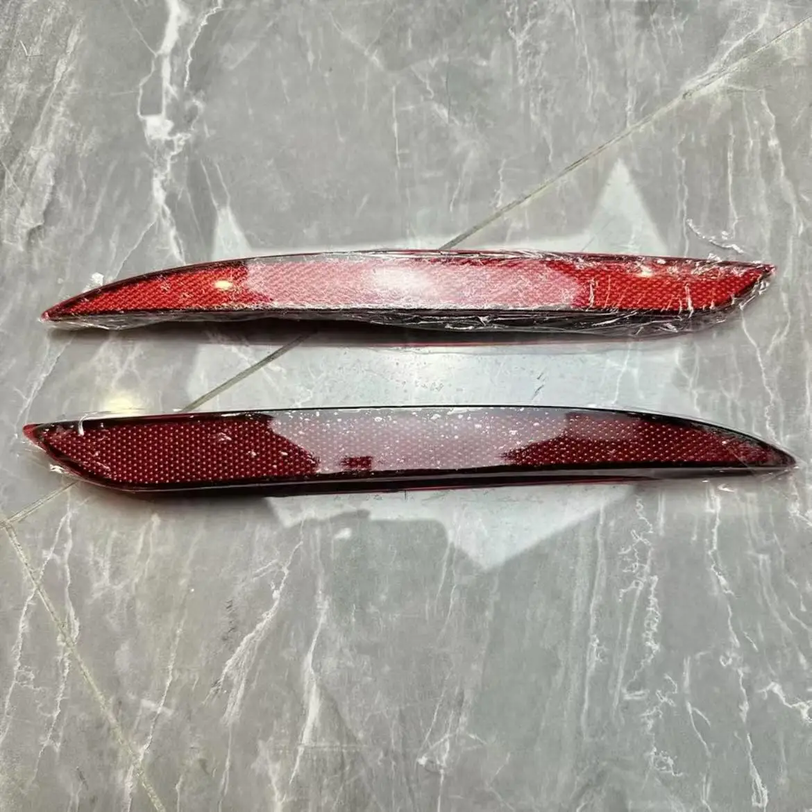 

For Tesla Accessories Model 3 Rear Bumper Red Reflector Fog Protection Strip 1077406-00-F 1077407-00-F