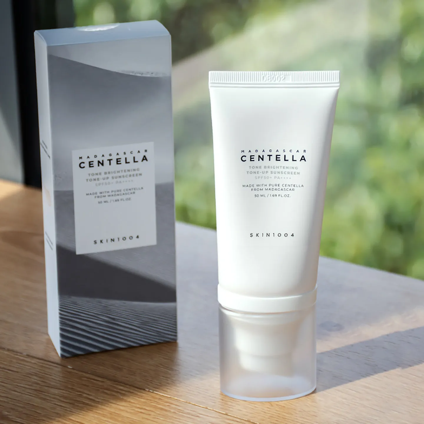 skin1004-centella-tone-brightening-capsule-suncream-spf50-protetor-solar-facial-coreano-leve-hidratante-iluminador-calmante