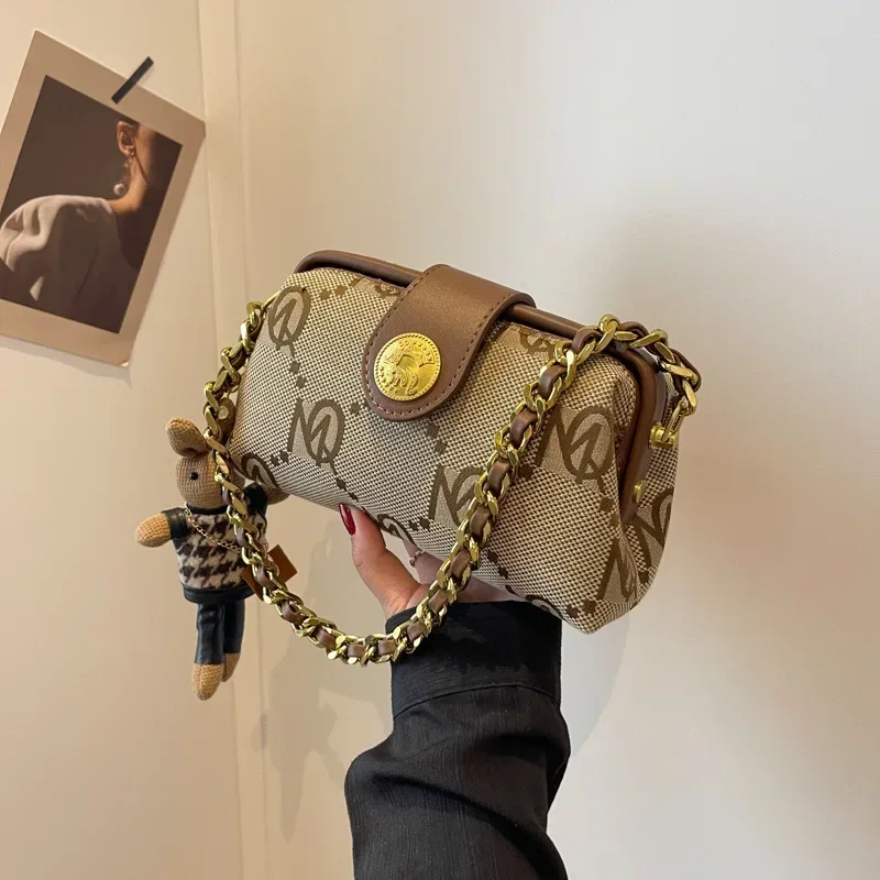 Vintage Girl Crossbody Bag Versatile Chain Women's Bag Handbag Fashion Women's Shoulder Bag Pendant Decoration Canvas fabric