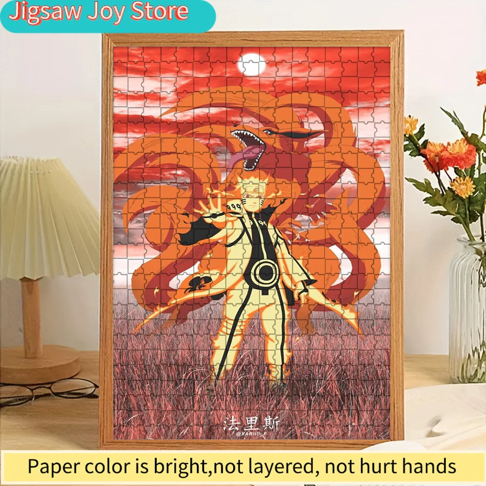 

Пазл из бумаги с Наруто Узумаки и Курамой, аниме-персонаж с девятихвостой лисой в сцене с красным небом и лугом, бумажный пазл-головоломка.