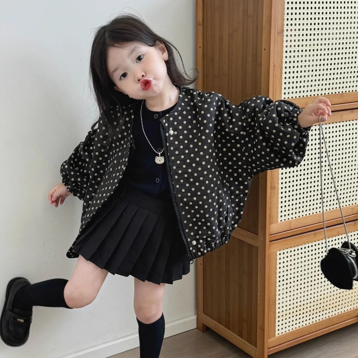 

Girls' coat Spring and Autumn new casual children's polka dot round neck baseball jacket for outerwear