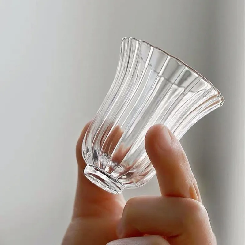 

Japanese Style Mini Glass Tea Cup,Floral Petal Design Gongfu Tea Set,50ml Small Cups,Transparent Drinking Utensils