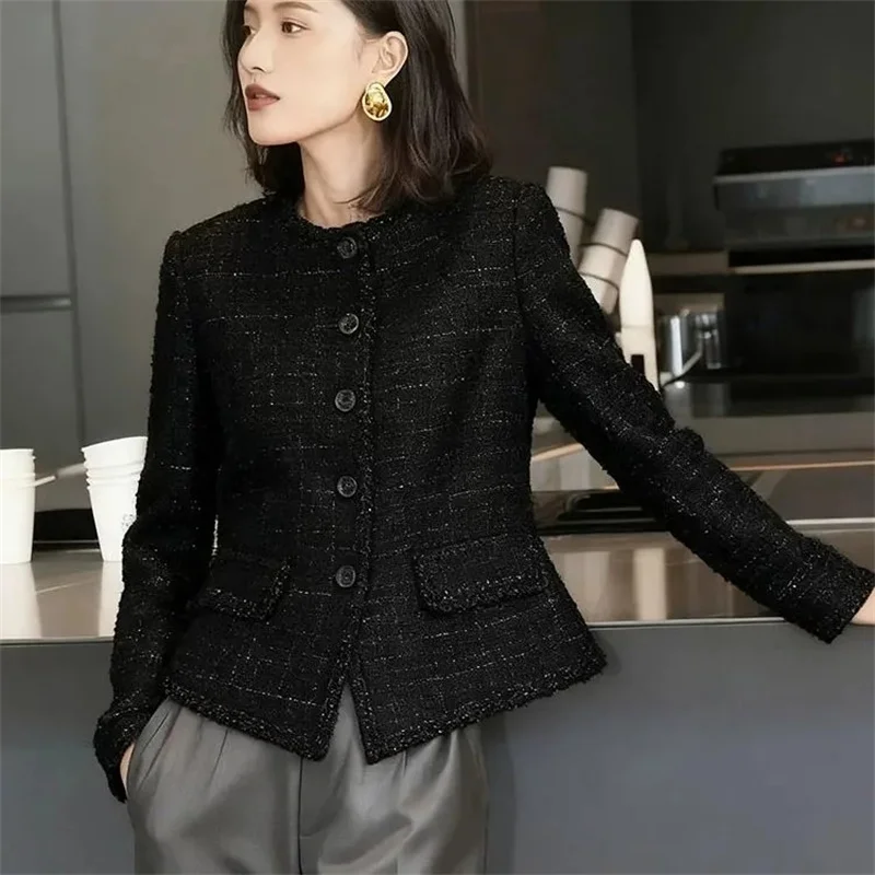 เสื้อแจ็คเก็ตผู้หญิงสำหรับฤดูใบไม้ผลิและฤดูใบไม้ร่วง ดีไซน์โดดเด่น สวยงาม ทันสมัย มีสไตล์ ให้ความรู้สึกหรูหรา ดูดี มีกลิ่นอายแบบชุดสูท