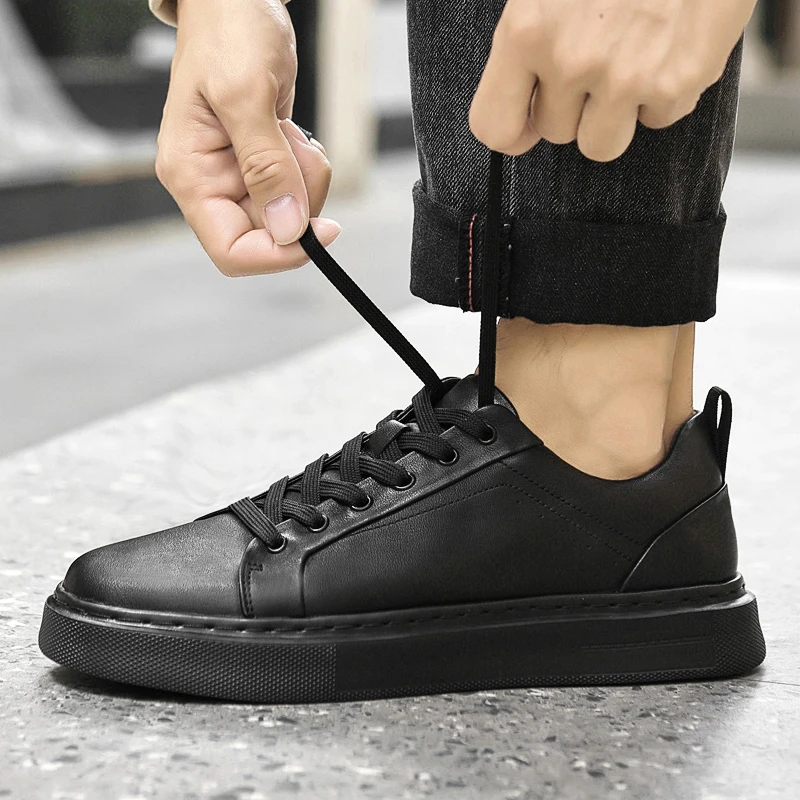 Men's casual board shoes High quality comfortable classic style Outdoor walking or tourism Daily trendy young shoes New white