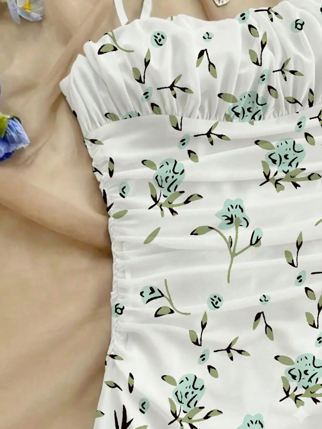 Kinder-Rockkleid mit Blattmuster, A-Linien-Schnitt, lässig, bequem, mit einem Kragen, als Oberteil getragen, mit Falten in der Taille, mittellanger Rock für Mädchen. – Detail 5