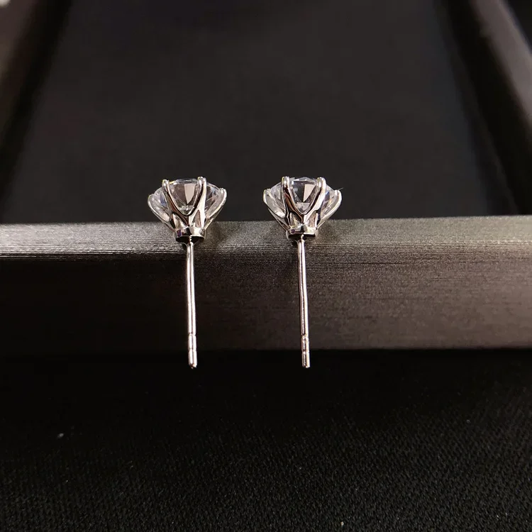 Anting-anting berlian moissanite sol tebal 14K emas putih AU585 Platinum PT950 temperamen sederhana seratus cocok dengan bagian bawah runcing