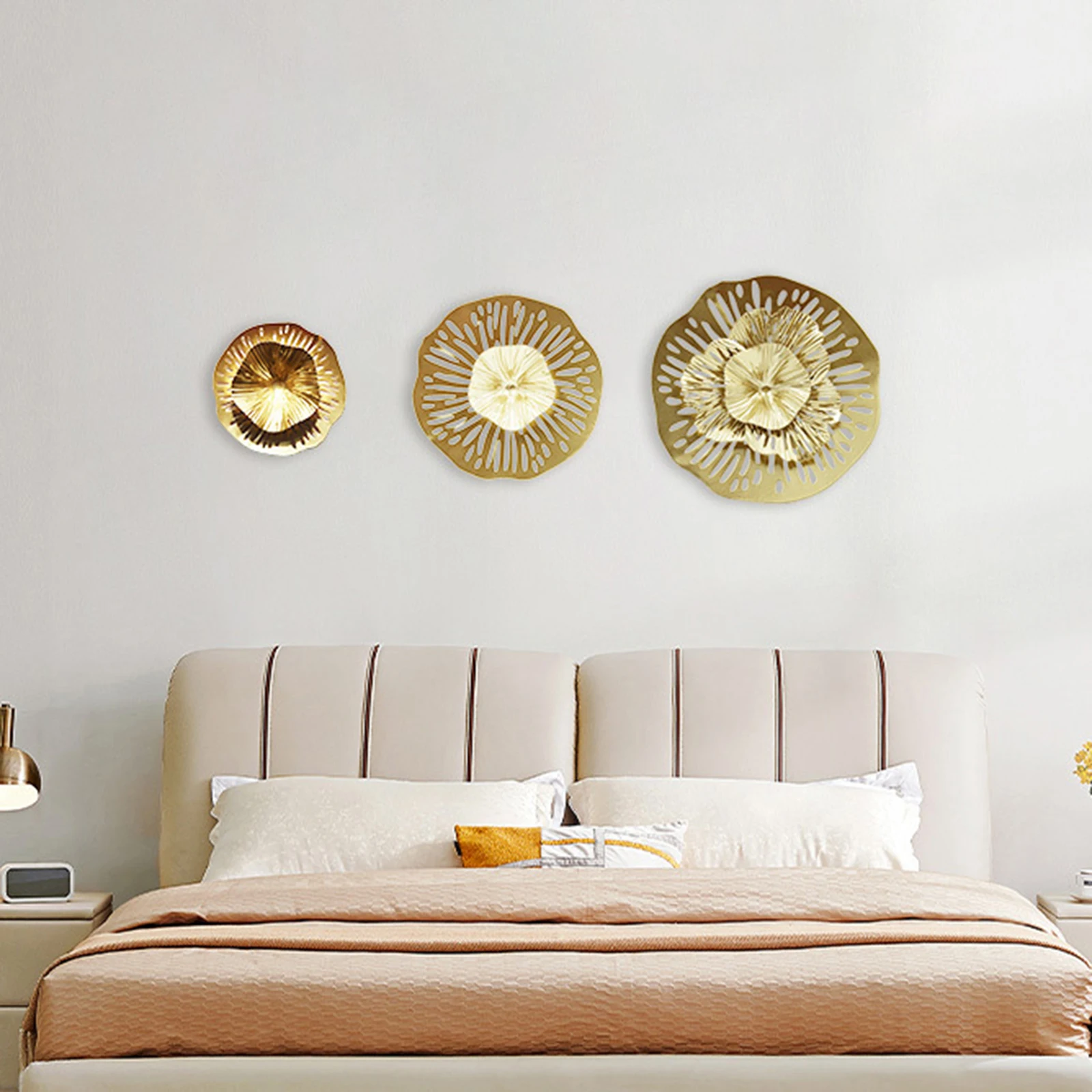 

Metal Irregular Disc Wall Decor Iron Art Hanging Nordic Wall Hanging Decoration for Home Living Room Cafe Restaurant Decor
