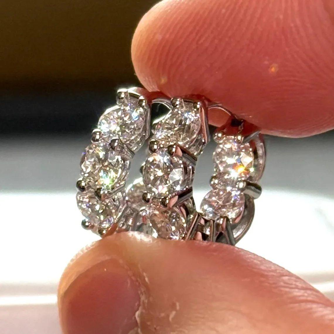 أقراط فاخرة خفيفة الأكثر مبيعًا لعام 2025 على الموضة الأوروبية والأمريكية متعددة الاستخدامات وأزرار أذن كاملة من الحجر للنساء #2