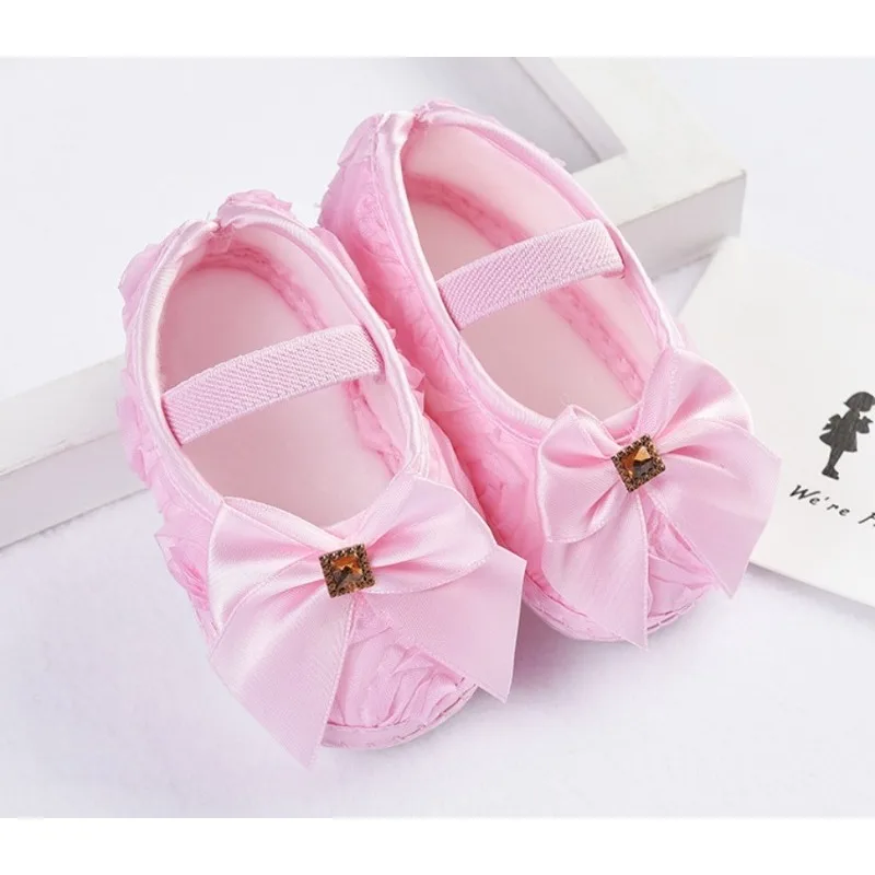 

Newborn Diamond Satin Bow First Walkers for Baby Learn Warlk Baby Girls Dress Feetwear Soft Sole Lace Elastic Toddler Shoes