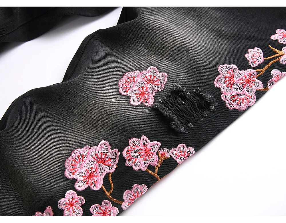Herren-Jeans mit Sakura-Stickerei, Streetwear, Boot-Cut-Hose, ausgestellter Saum, ausgestellte Hose mit Rissen und Kirschblüten-Design – Detail 9
