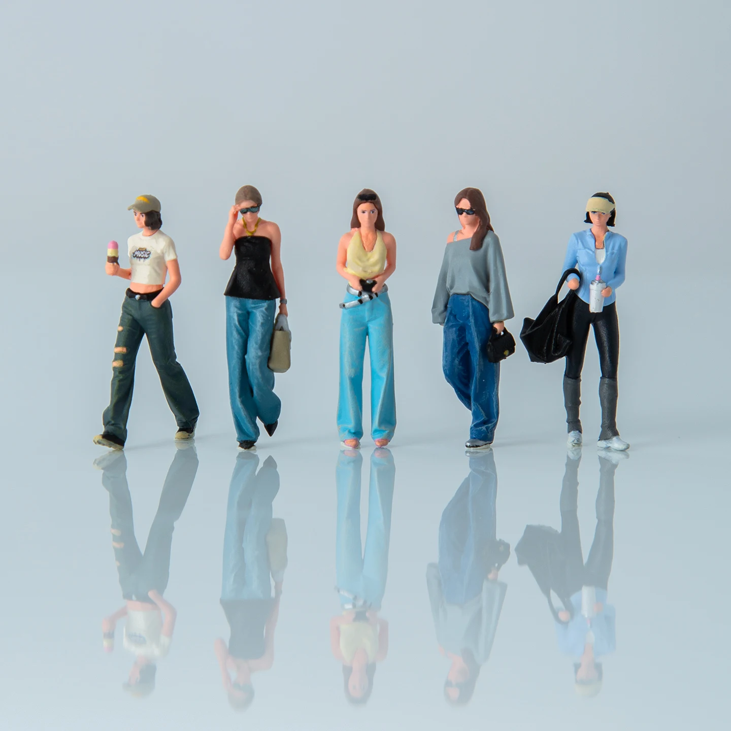 Image of Weibliche Figuren aus Kunstharz im Maßstab 1:64, Mädchen, Frau, Mode, Street-Style, Diorama, handbemalte Miniaturen, Druckguss-Display, AFA