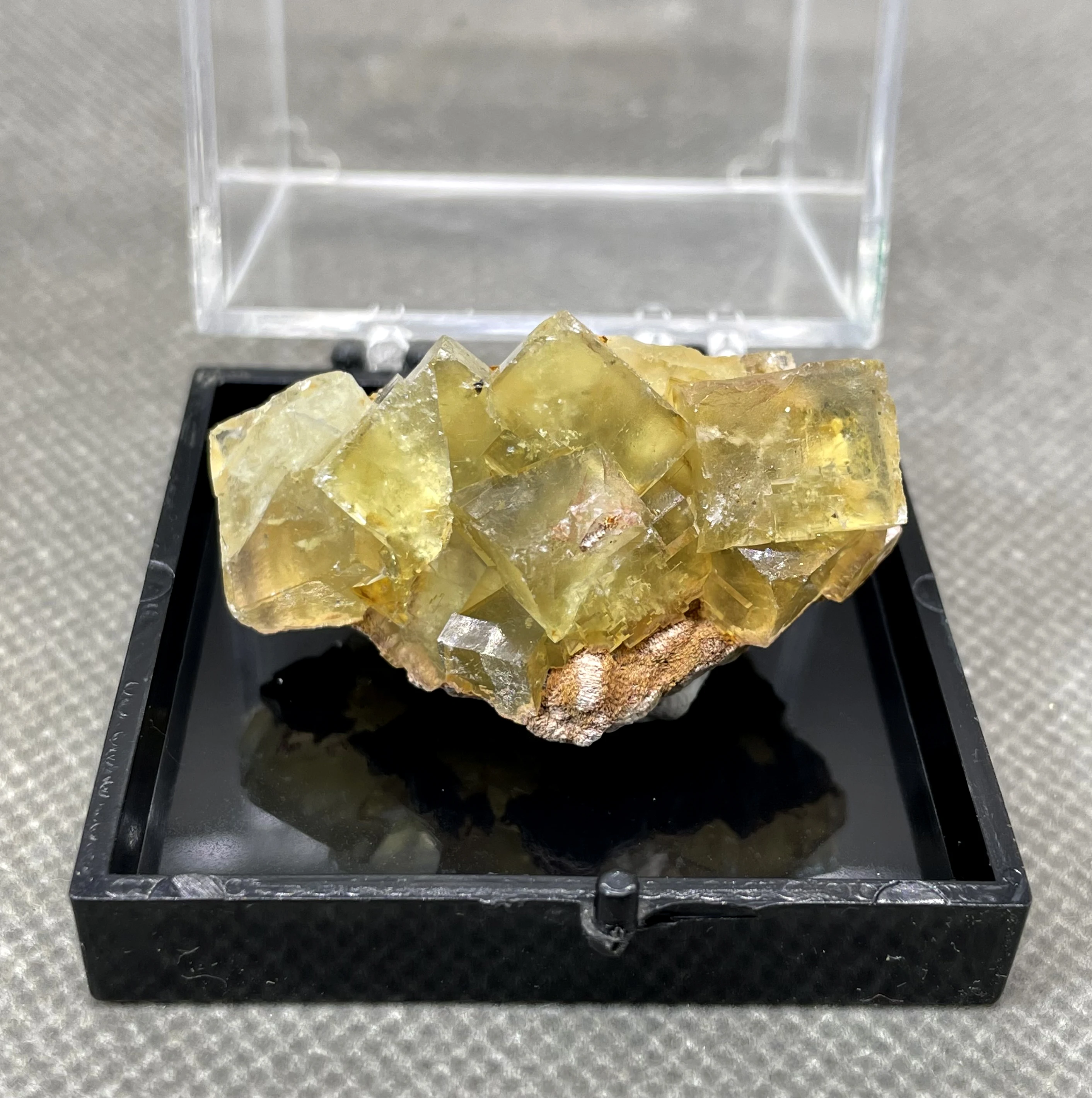 NEW！100% Natural Beijing yellow fluorite mineral specimens Stones and crystals Healing crystal (box size 5.2cm)