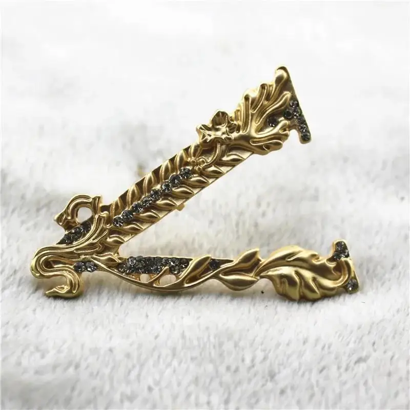 Wheat Patten V-Shaped Brooch Luxurious Carved Crystal Rhinestone Pin for Women Girls Party Gift