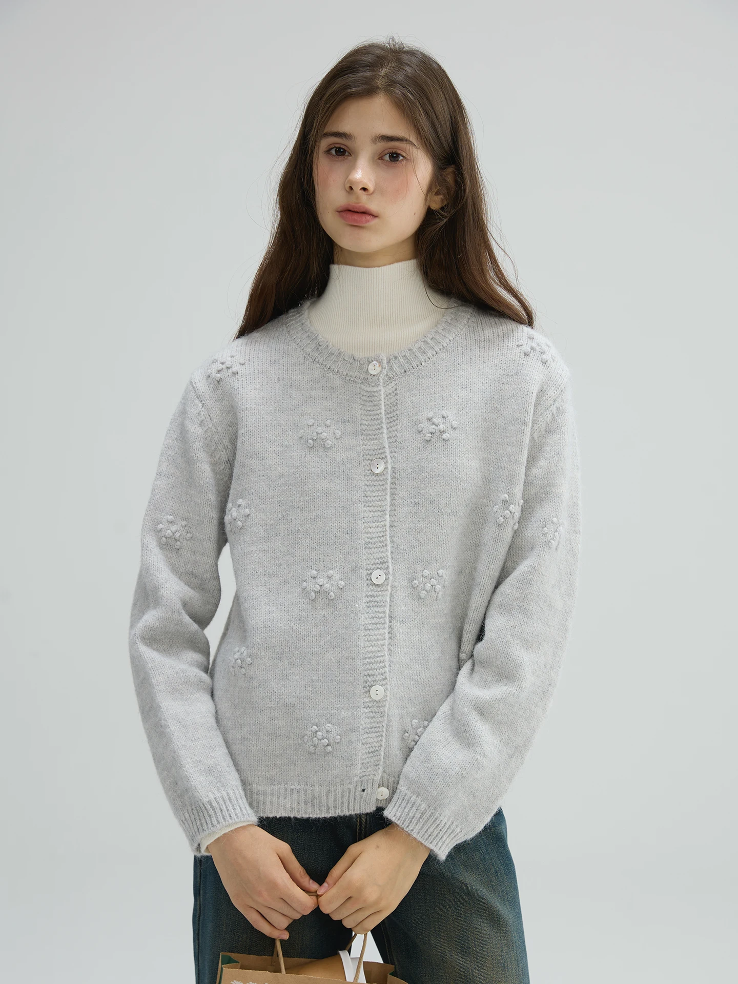 

Свитер Willbewell осенне-зимний, с мягкой текстурой, синий, с 3D цветами, теплый, с длинными рукавами, круглым вырезом, на одной пуговице, с эффектом подогрева.