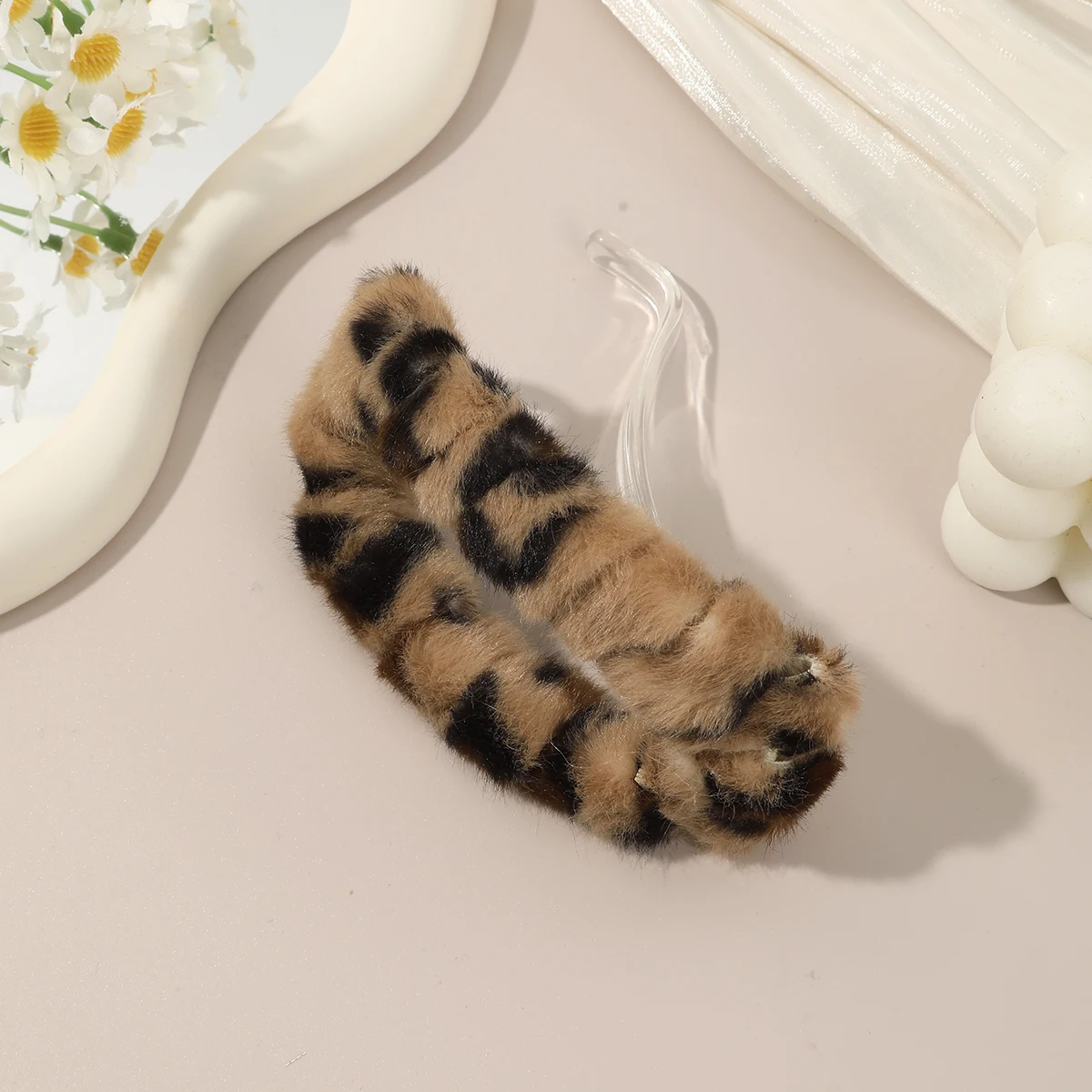 1pc Herfst Winter Nieuwe Harige Banaan Clip Twist Klem Gesp Clips Voor Vrouwen Meisjes Elegante Haarspelden Mode Pluche Haarspeldjes