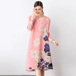 Miyake Autumn Dress 2024 New Printed Middle aged and Elderly Mom Folded Skirt Pink Loose Large Size Looks Thin