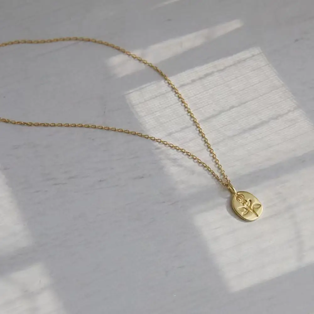Rose Flower Oval Pendent Necklace Women Exquisite Sweater Thin Chain French Girl Sweet Clavicle Chain Fashion Jewelry Gifts
