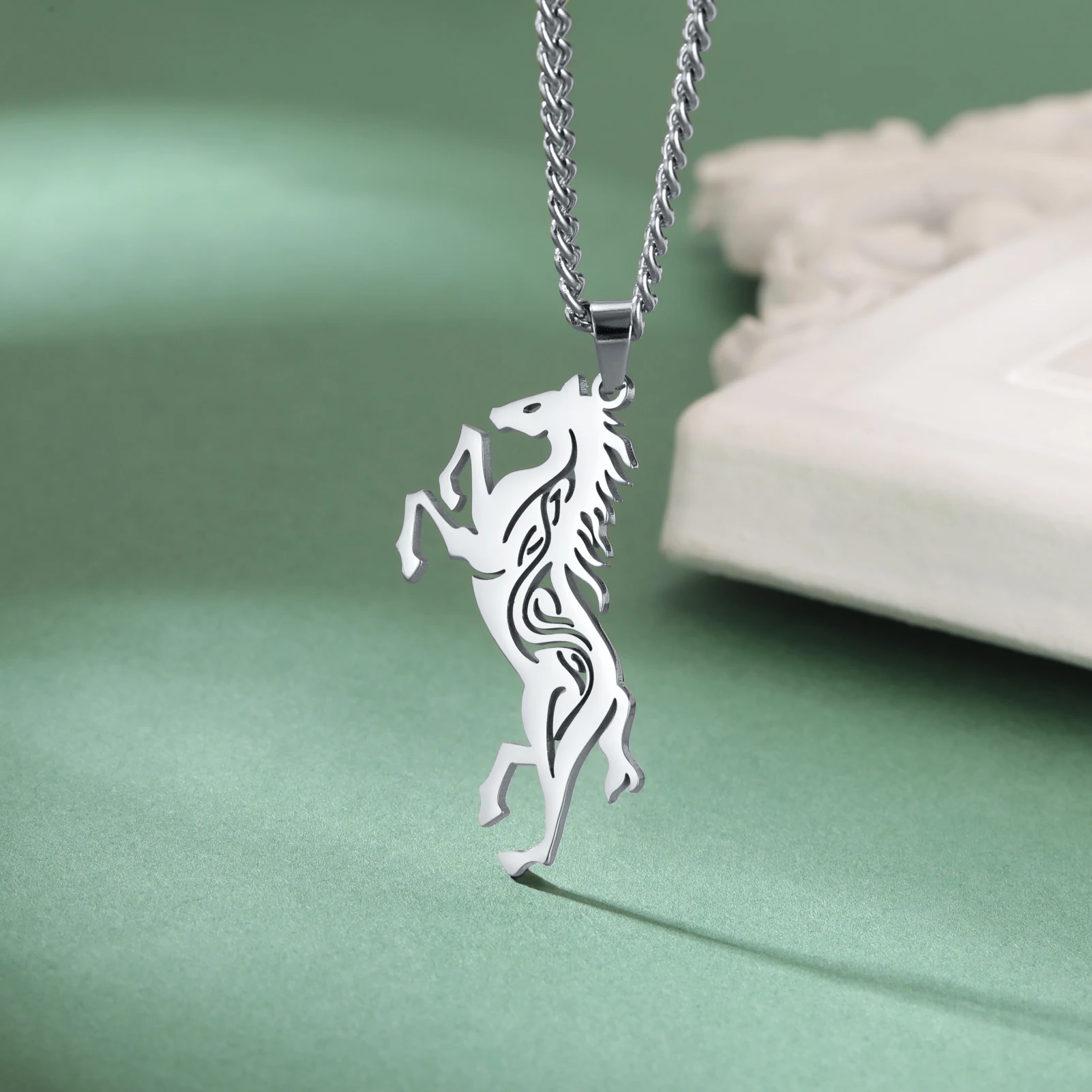 Teamer Handsome Horse Pendant Necklace for Women Men Stainless Steel Gold Color Punk Animal Jewelry Birthday Gift Wholesale